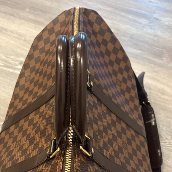 Authentic Louis Vuitton Keepall Bandoulière 55 - Picture 9 of 17